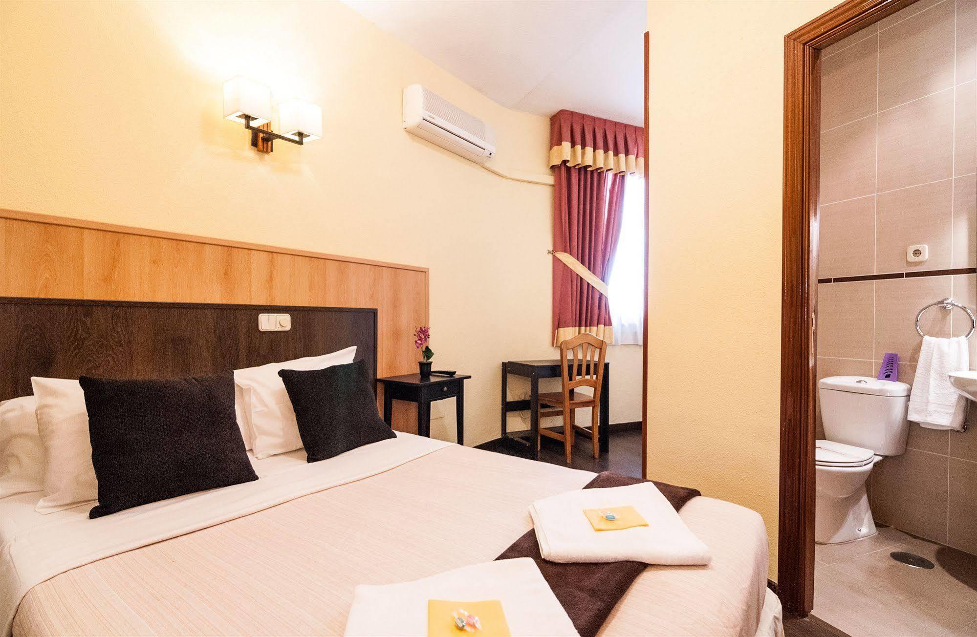 Hostal Gallardo Madryt Zewnętrze zdjęcie