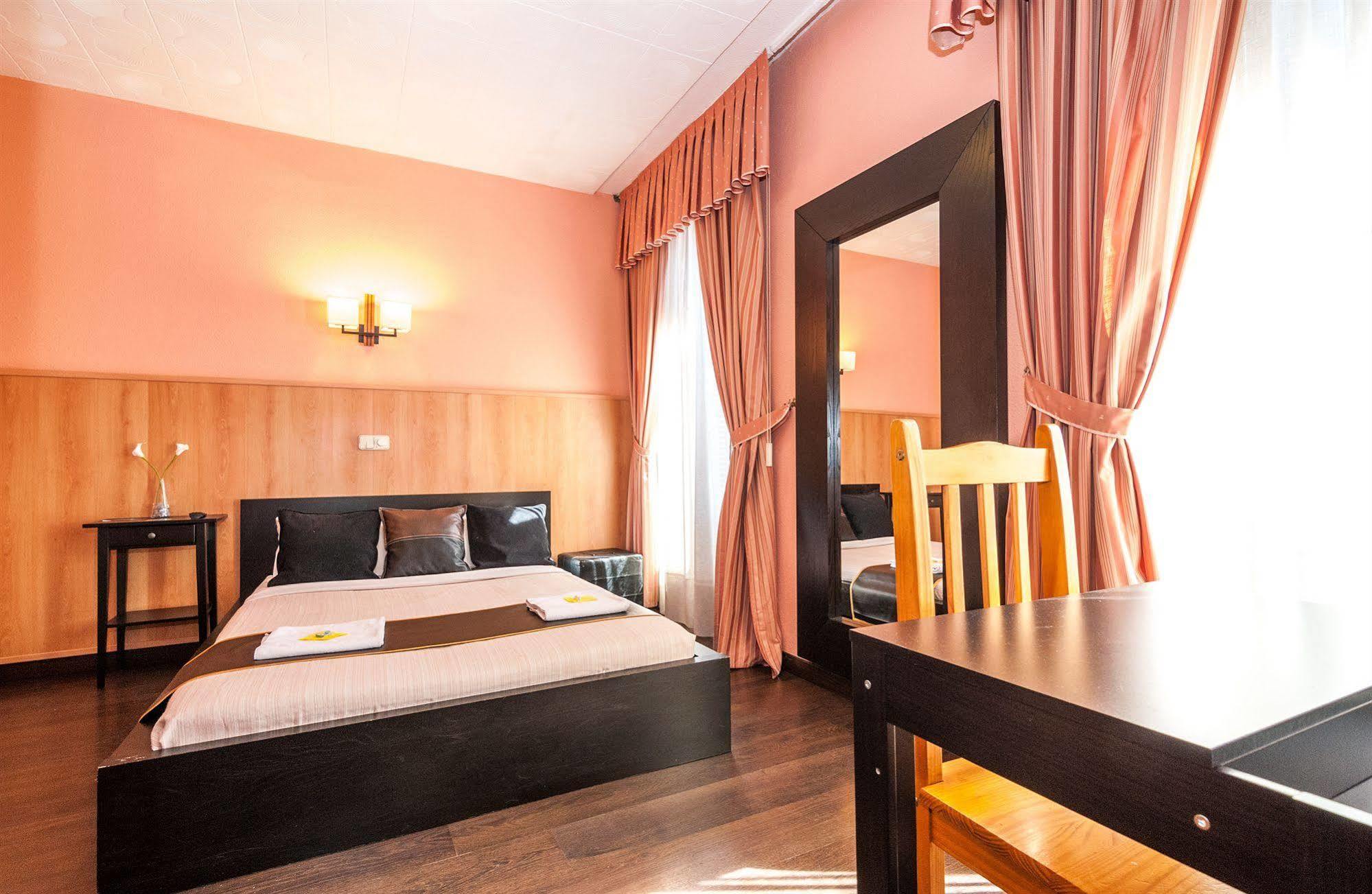 Hostal Gallardo Madryt Zewnętrze zdjęcie