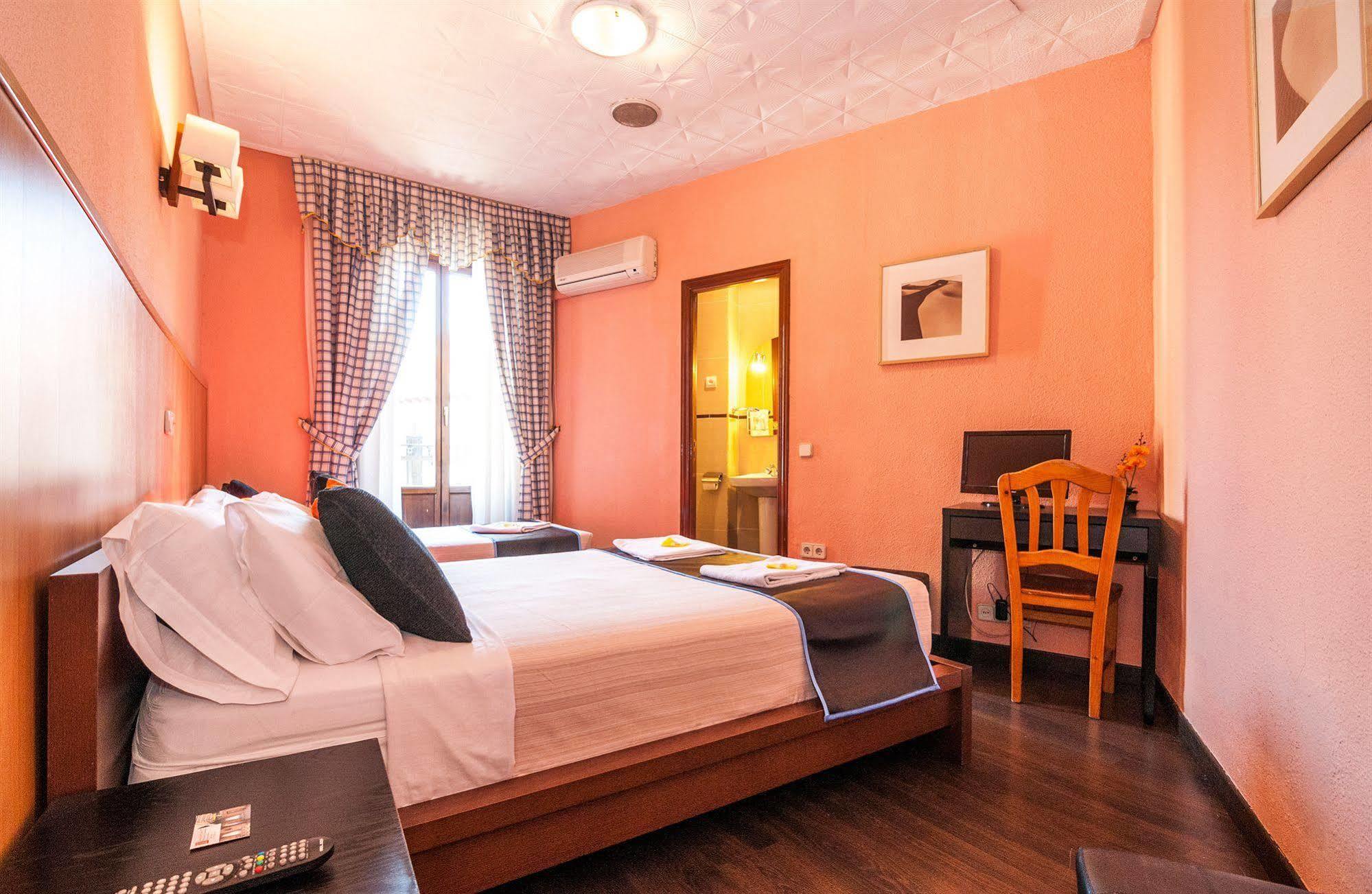 Hostal Gallardo Madryt Zewnętrze zdjęcie