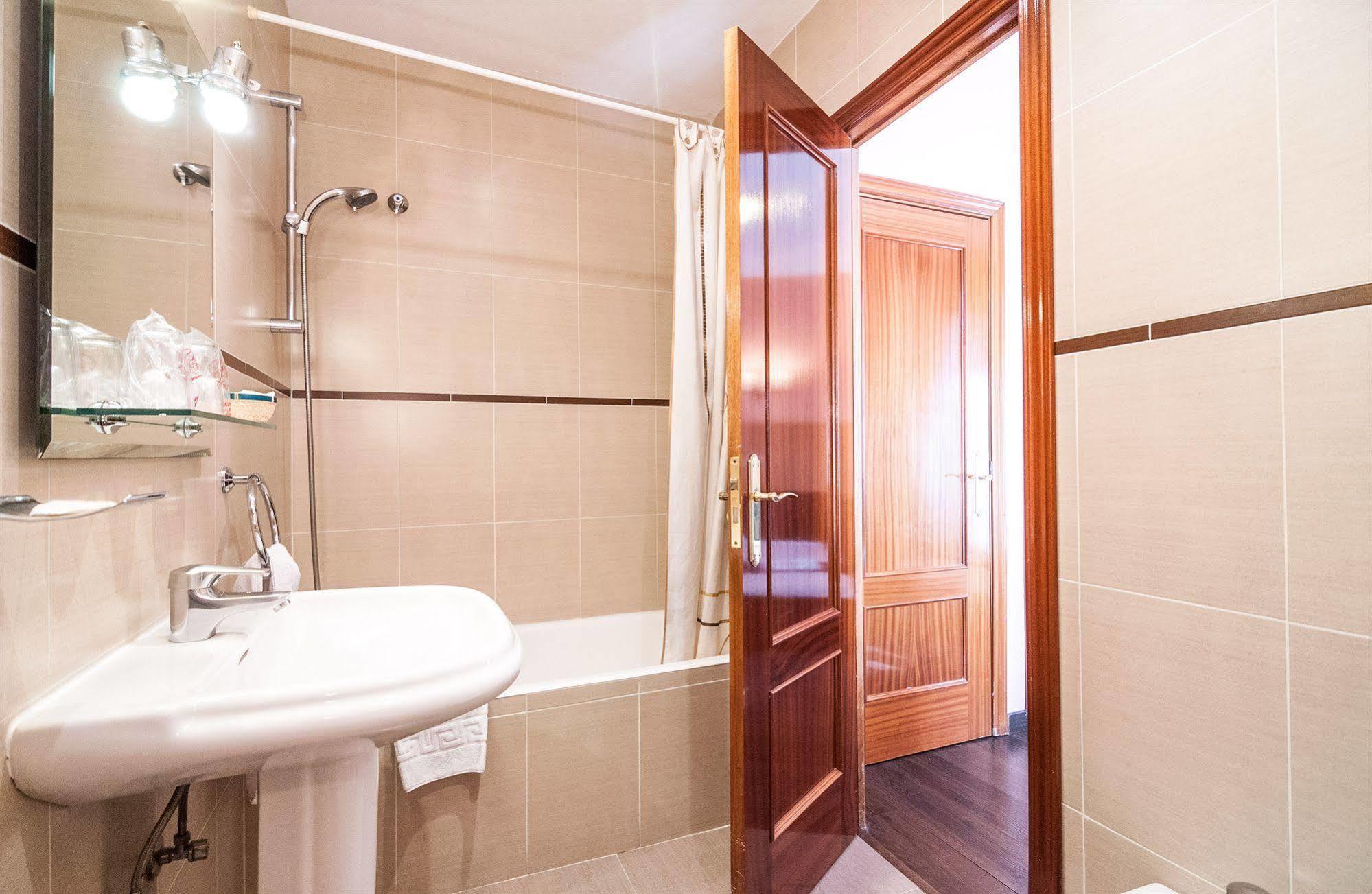 Hostal Gallardo Madryt Zewnętrze zdjęcie