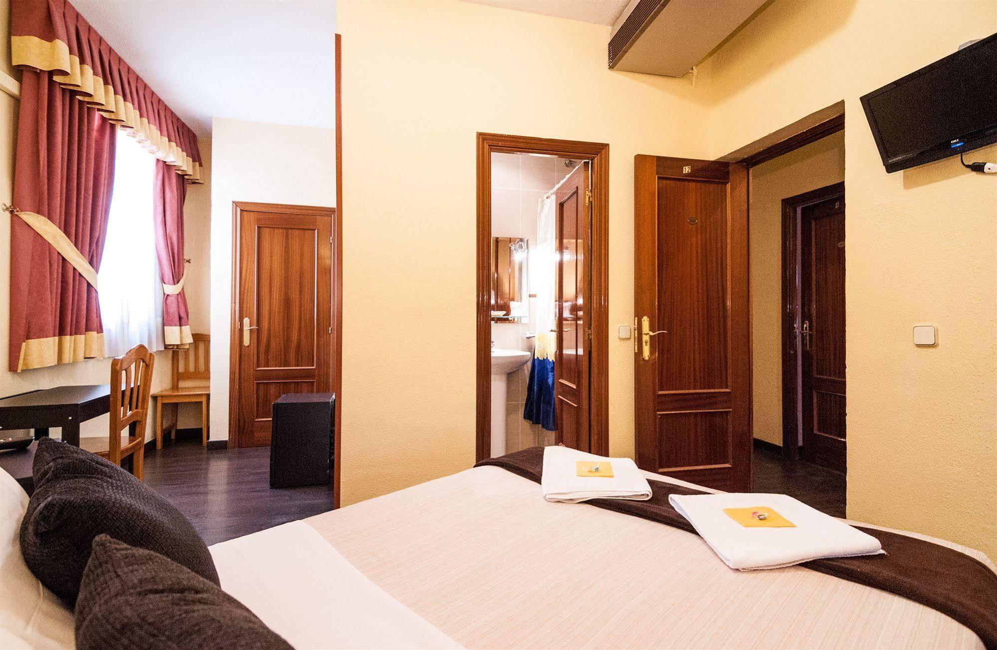 Hostal Gallardo Madryt Zewnętrze zdjęcie