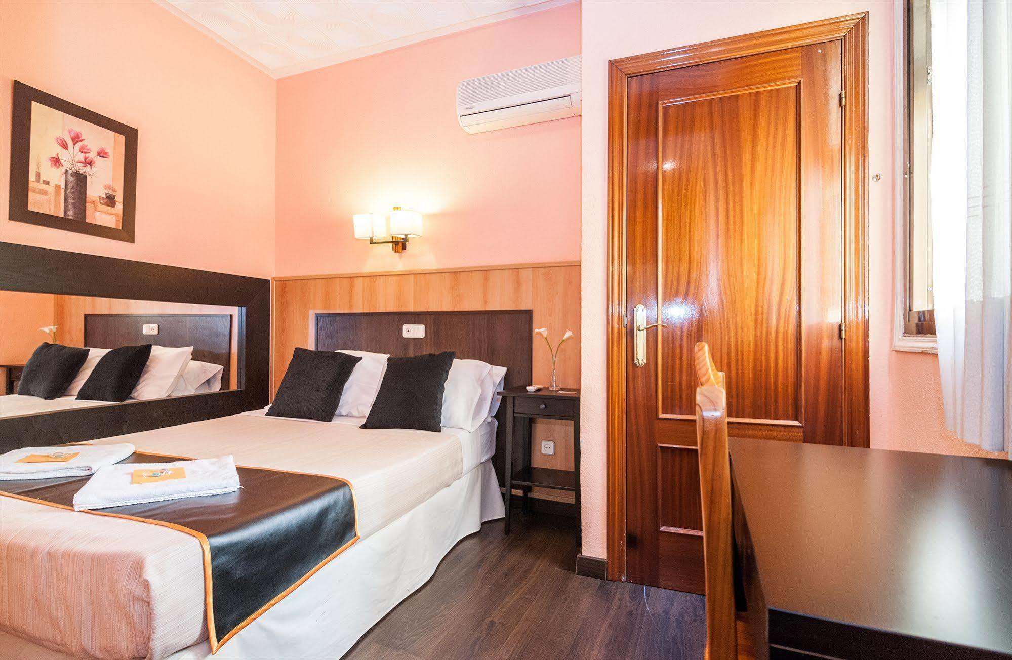 Hostal Gallardo Madryt Zewnętrze zdjęcie