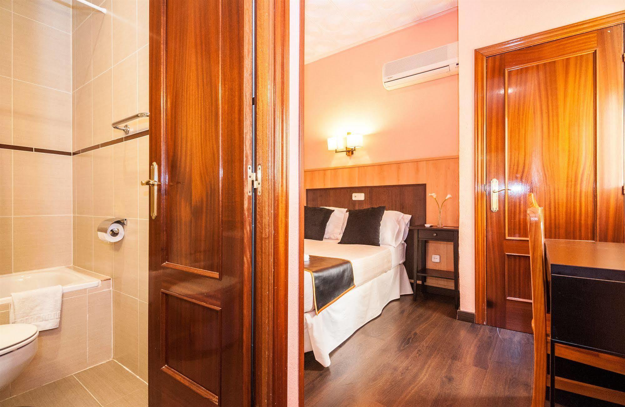 Hostal Gallardo Madryt Zewnętrze zdjęcie