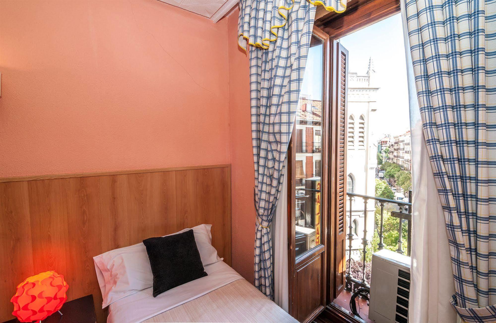 Hostal Gallardo Madryt Zewnętrze zdjęcie