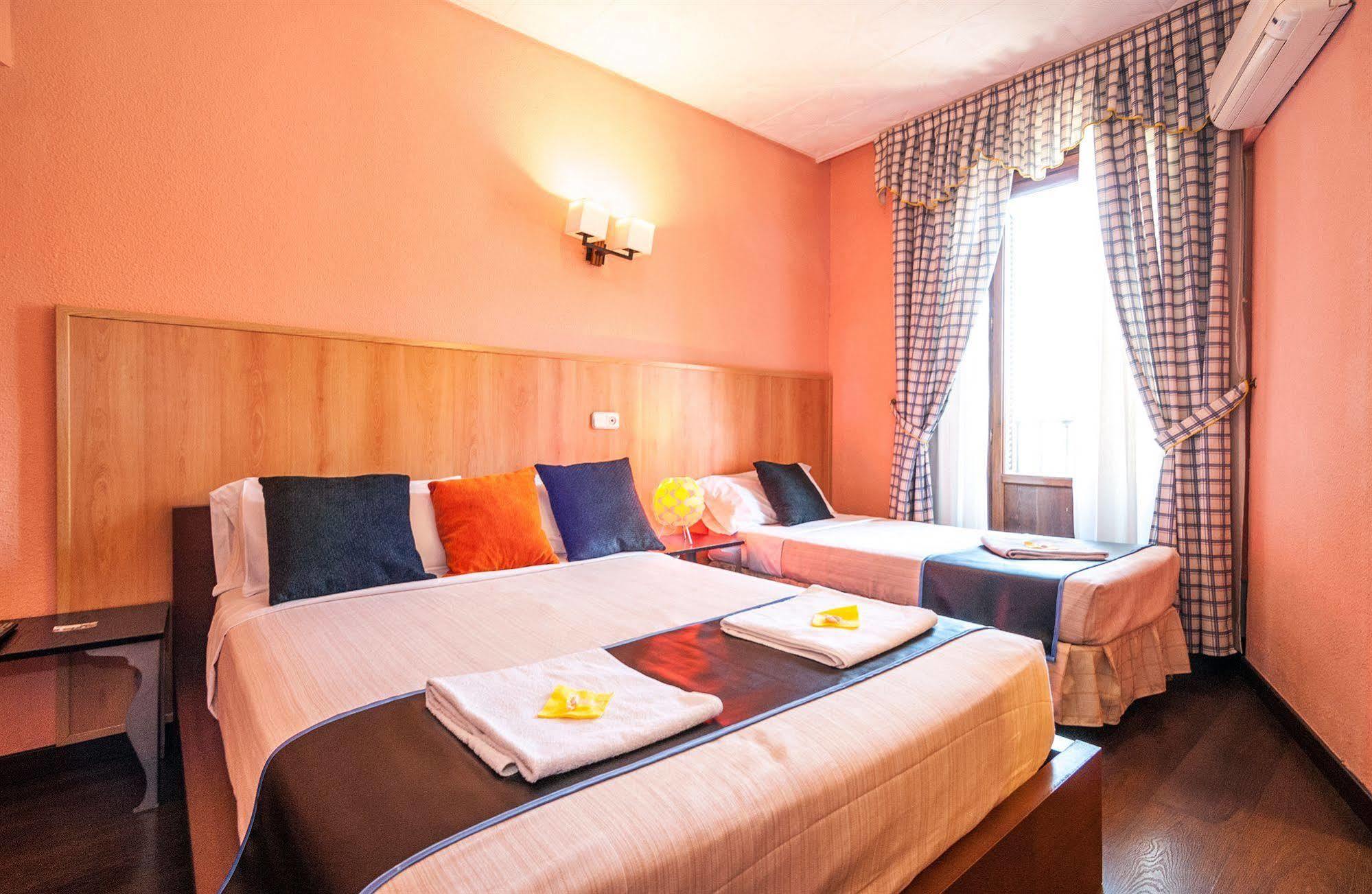 Hostal Gallardo Madryt Zewnętrze zdjęcie