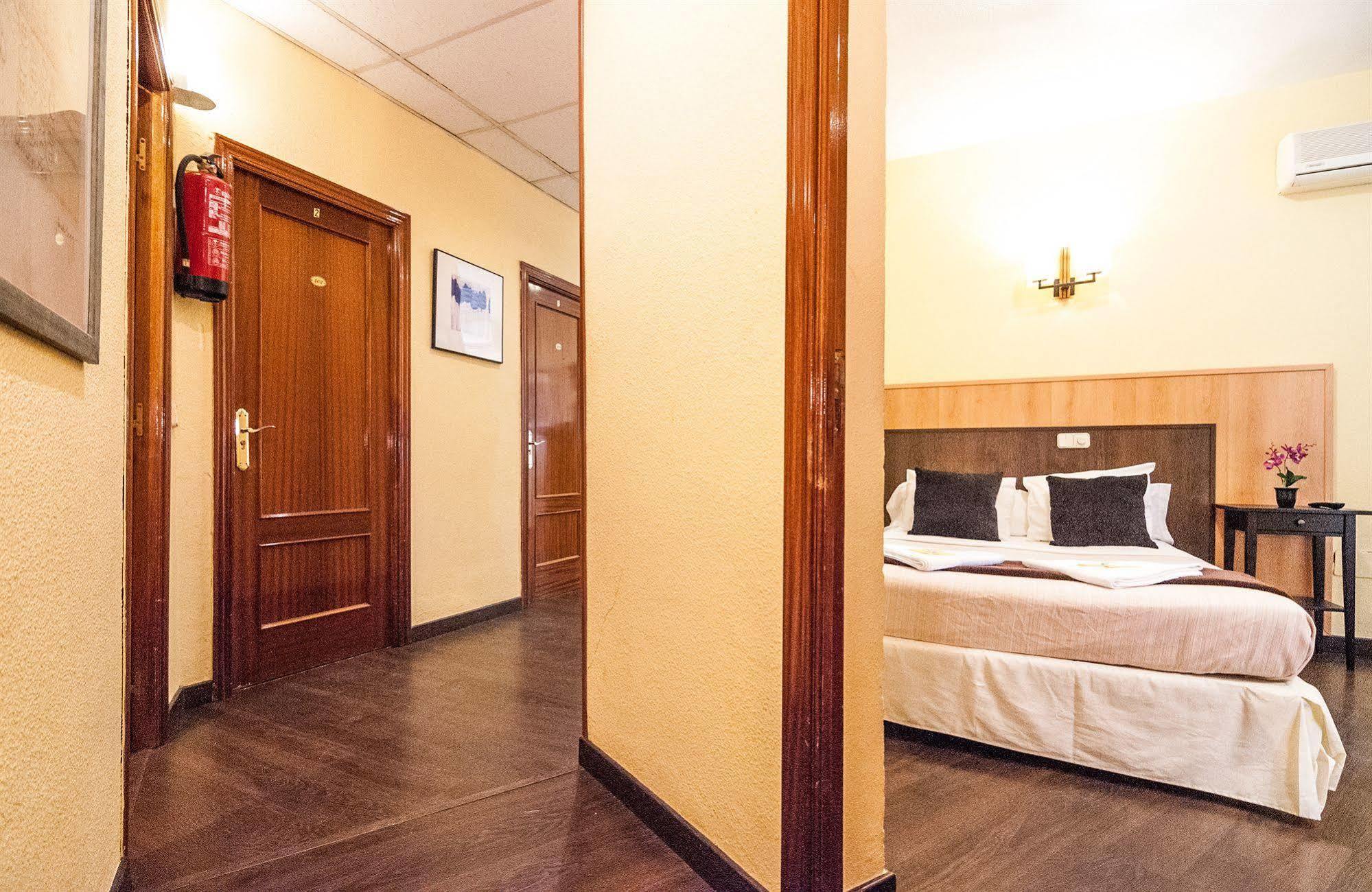 Hostal Gallardo Madryt Zewnętrze zdjęcie