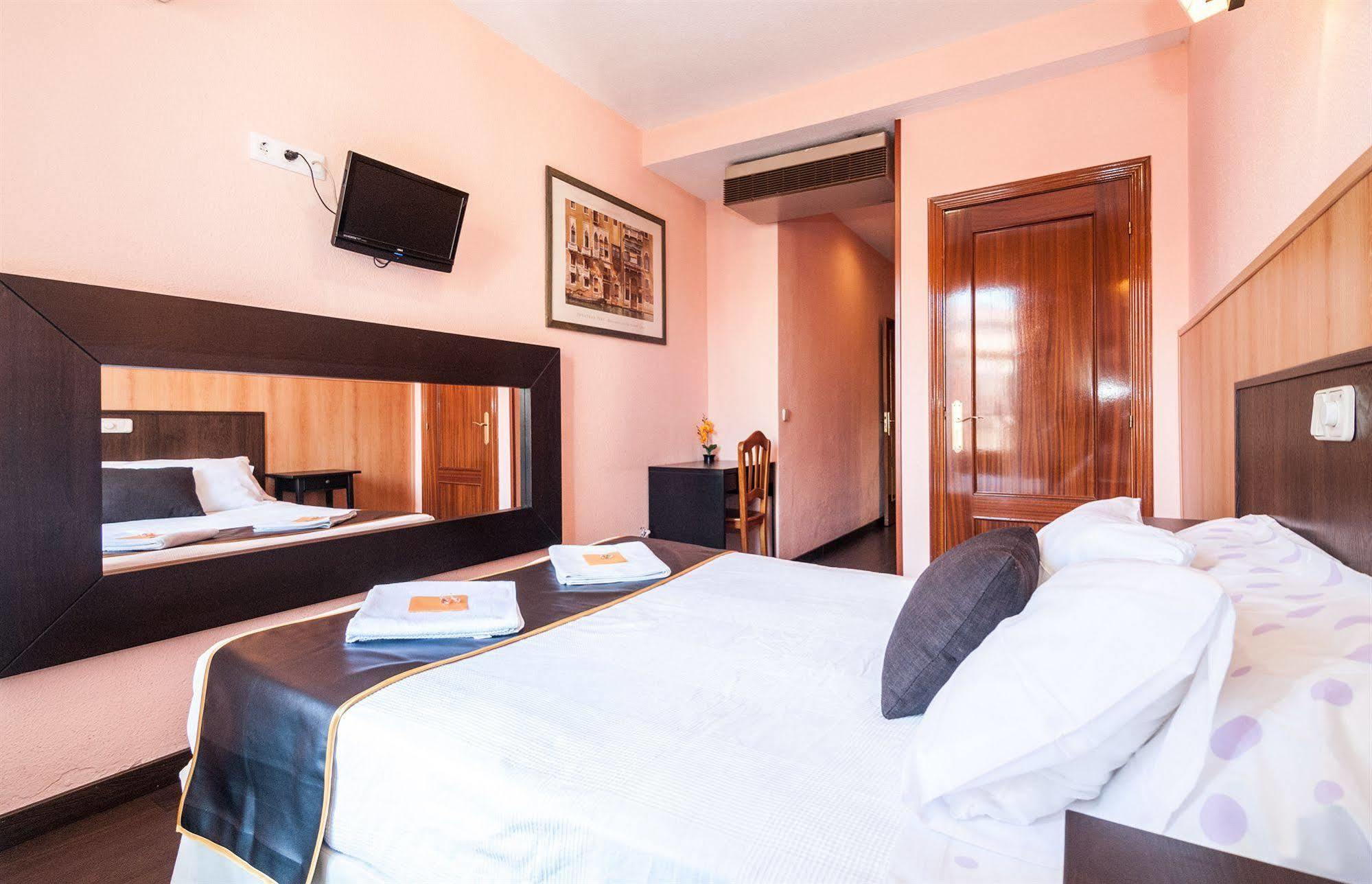 Hostal Gallardo Madryt Zewnętrze zdjęcie