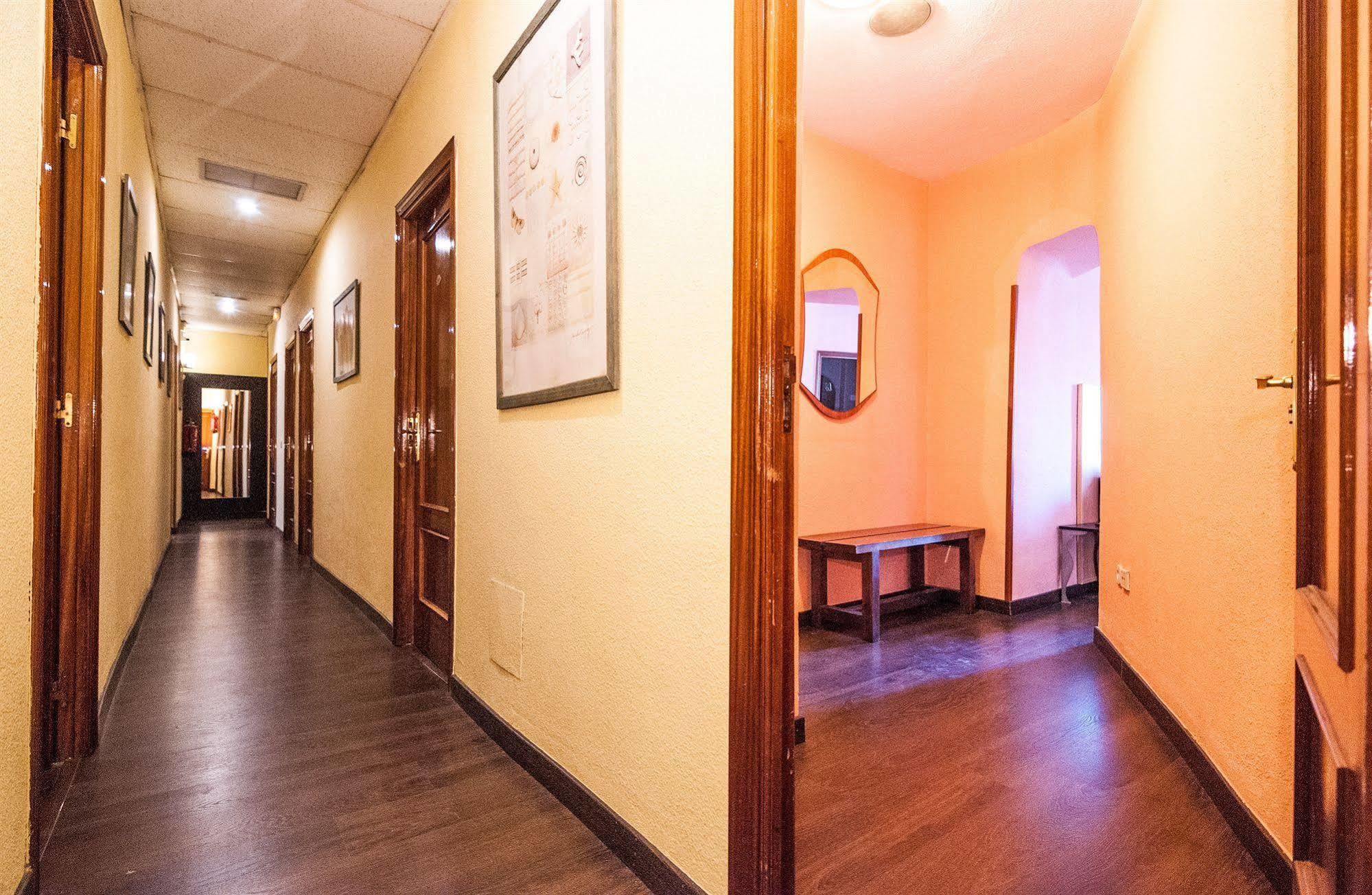 Hostal Gallardo Madryt Zewnętrze zdjęcie